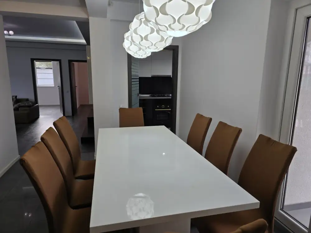 Apartament 5 camere + parcare + grădină, Str. Avram Iancu, Florești, Cluj