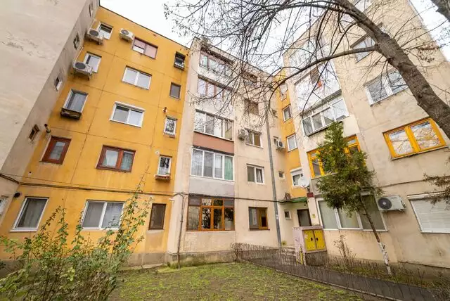 Apartament situat la etajul 3, în zona Lebăda Vlaicu, bloc X27