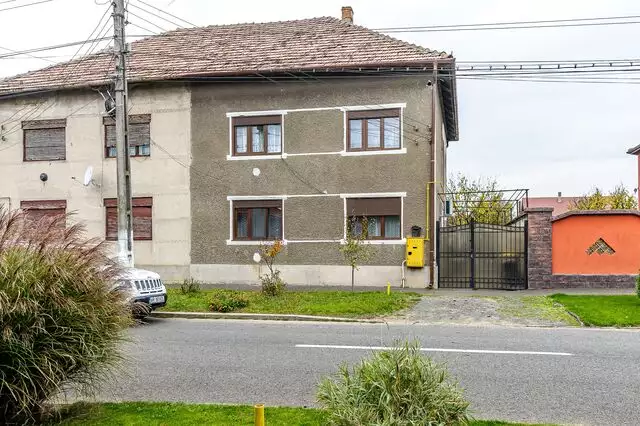 Casă tip duplex cu 2 apartamente în Poltura