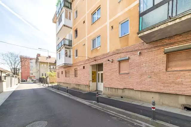 VANDUTA! Apartament cu o cameră, zona Romanilor