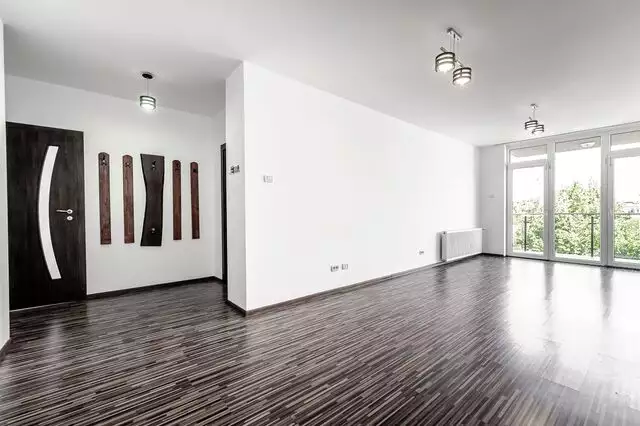 VÂNDUT! Apartament 3 camere și parcare