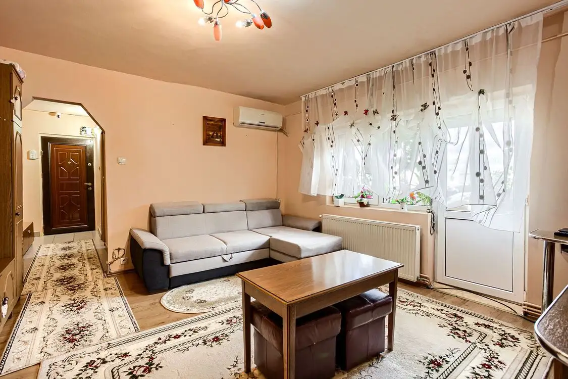 Apartament cu 2 camere etaj 4 zona Vlaicu