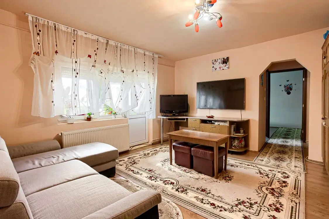 Apartament cu 2 camere etaj 4 zona Vlaicu