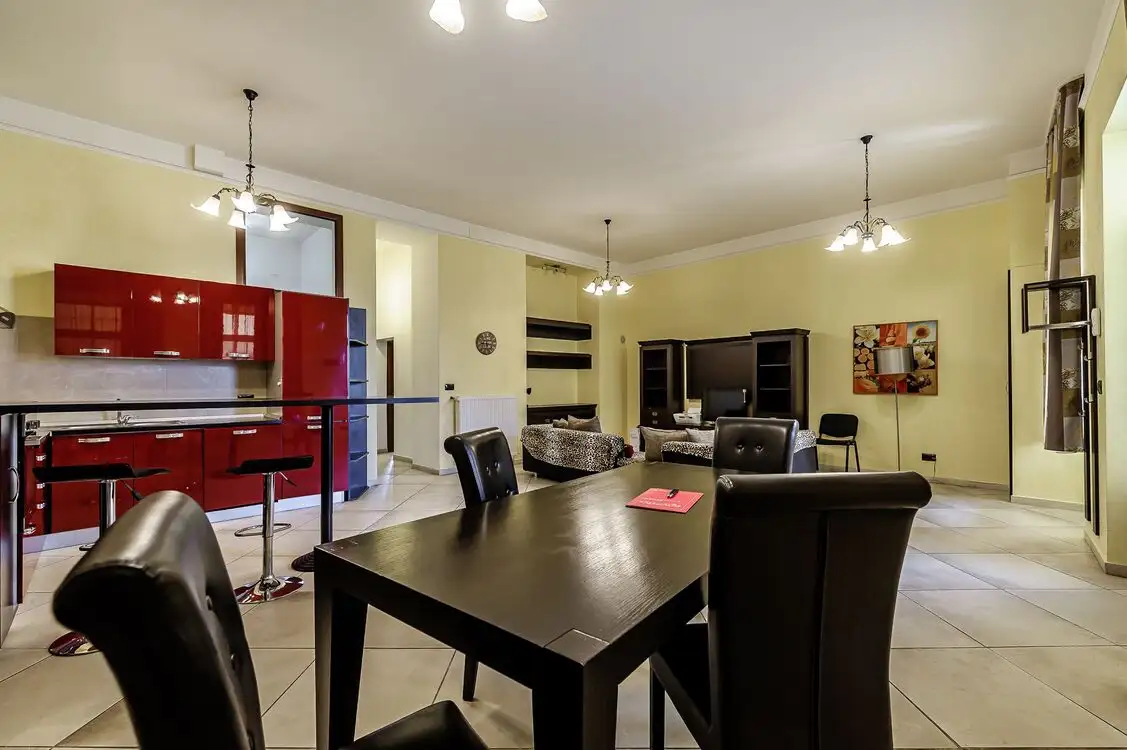 Apartament de vis, b-dul Revolutiei nr 83, Etajul 1