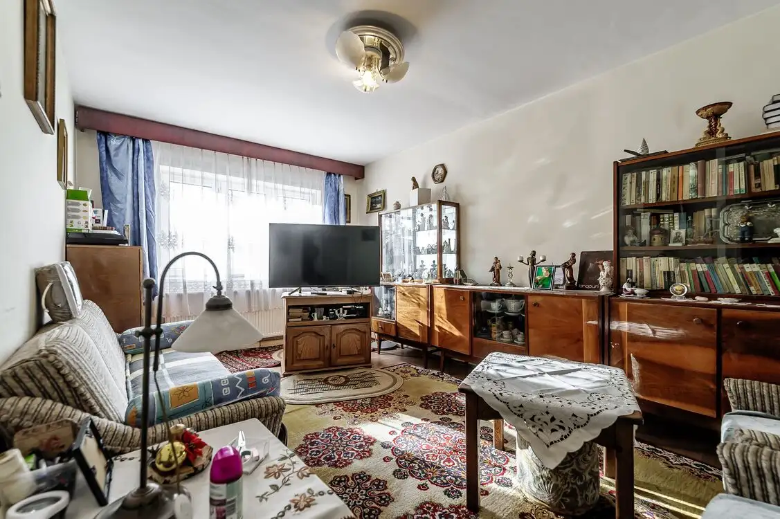 Apartament 3 camere, etajul 1 în zona Făt Frumos