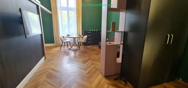 Apartament exclusivist et.1 langa Primarie cu balcon si vedere spre Parc