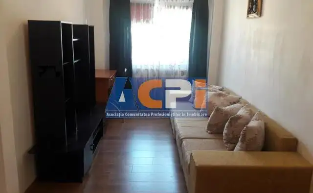 Apartament cu trei camere de inchiriat, zona URA