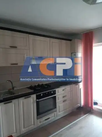 Apartament cu 3 camere de inchiriat, zona Bistrita lac