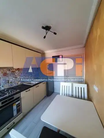 Apartament cu doua camere de inchiriat, zona Centrala