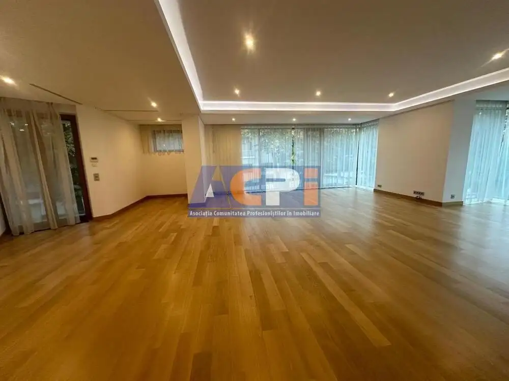 Apartament 3 camere 216 mp birou sau rezidential Primaverii