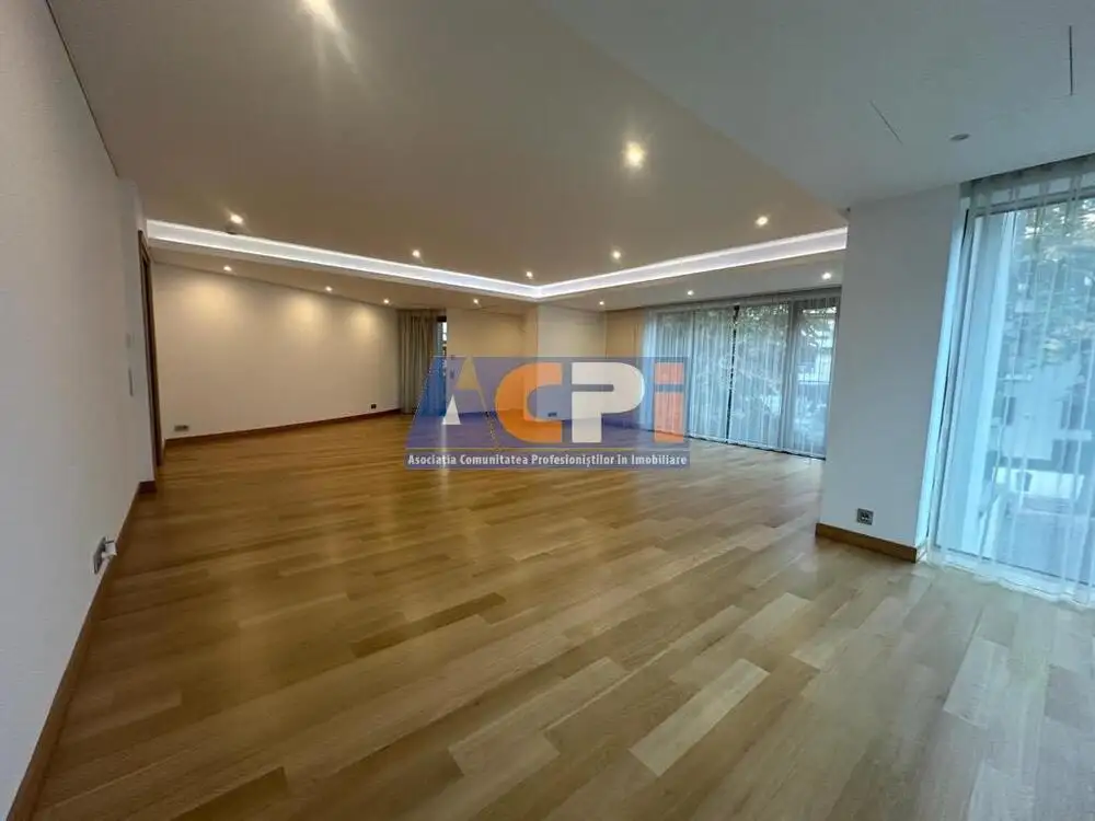 Apartament 3 camere 216 mp birou sau rezidential Primaverii