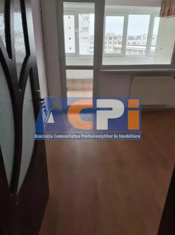 Apartament cu 3 camere de inchiriat, zona Centrala