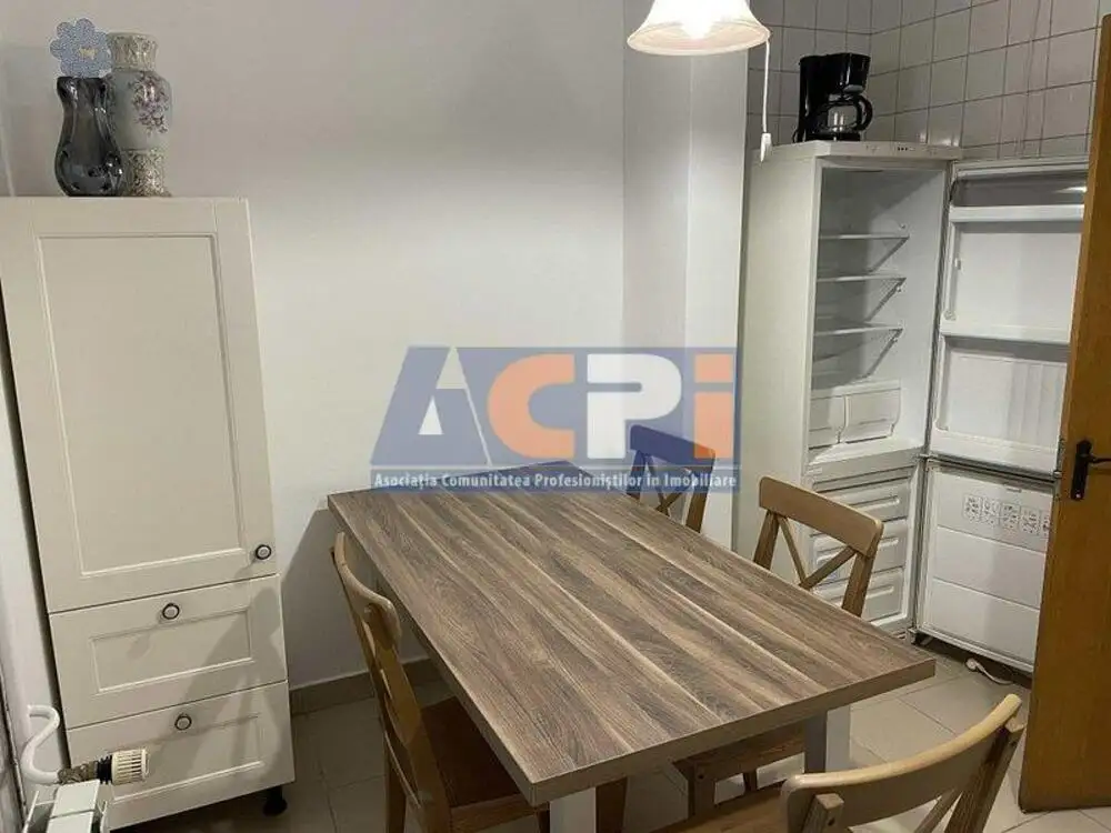 Apartament 3 camere langa Piata sf Vineri