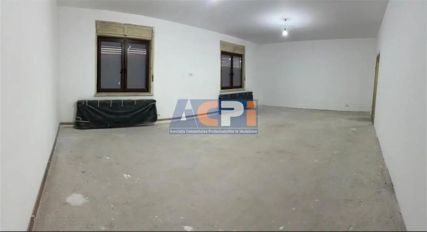 Apartament la casa, centru