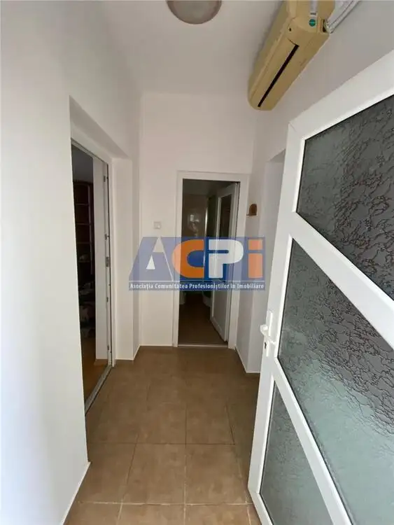 Inchiriez casa cu 2 apartamente, Gradiste