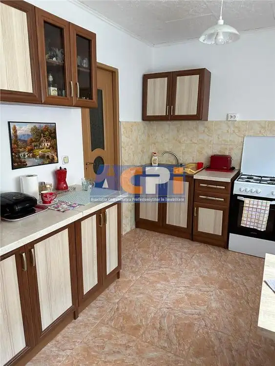 Vand apartament frumos amenajat, centru