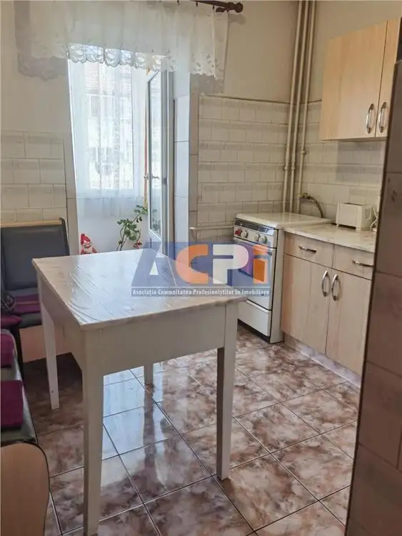 Vand apartament 2 camere, decomandat-etaj intermediar-Alfa