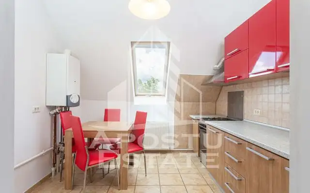 Apartament cu 3 camere, centrala proprie, situat in zona Dambovita