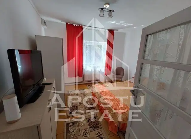 Apartament cu doua camere centrala proprie la casa intrare separata