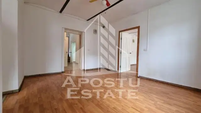 Spatiu comercial zona Parneava