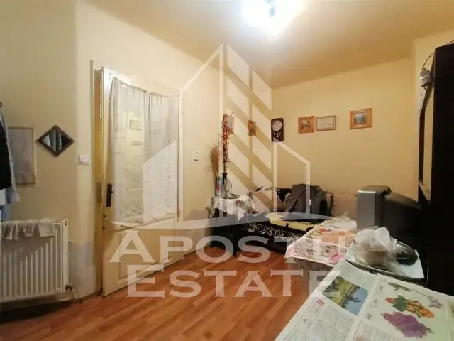 Apartament cu 2 camere, decomandate, centrala proprie in Piata Unirii