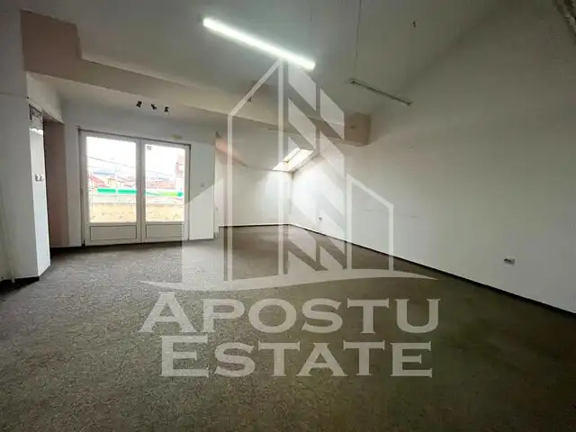 Casa cu 3 spatii comerciale zona Liviu Rebreanu