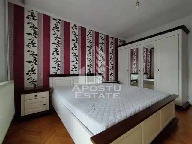 Apartament 4 camere, garaj propriu, centrala proprie, zona Lipovei