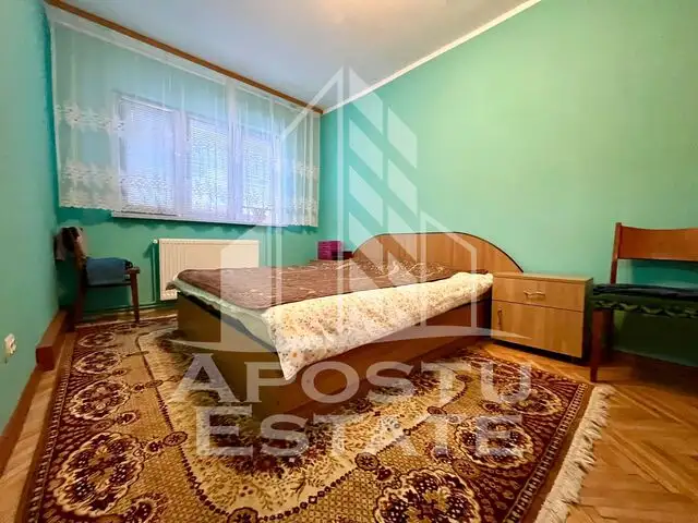 Apartament cu 3 camere,  centrala proprie, situat in zona Sagului