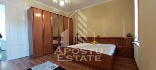 Apartament cu 2 camere la casa,centrala proprie,zona Boul Rosu