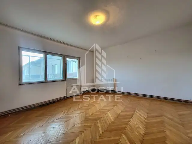 Apartament cu 3 camere si 2 bai, decomandat, zona Aradului