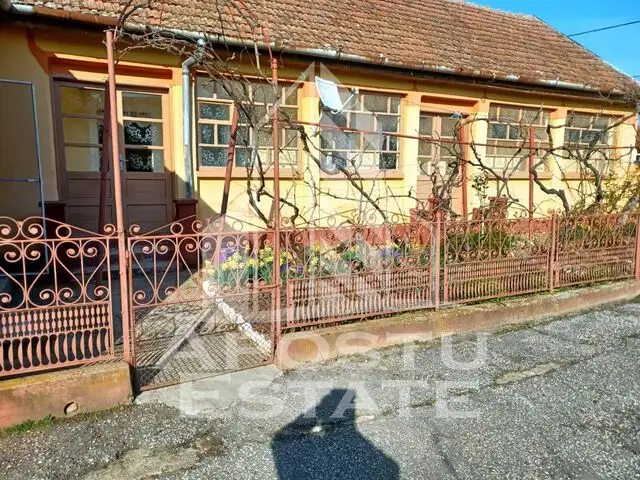 Casa individuala recent renovata in Ianova,cu teren de 1651 mp