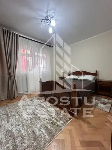 Apartament cu 3 camere in zona Sagului cu balcon si centrala proprie