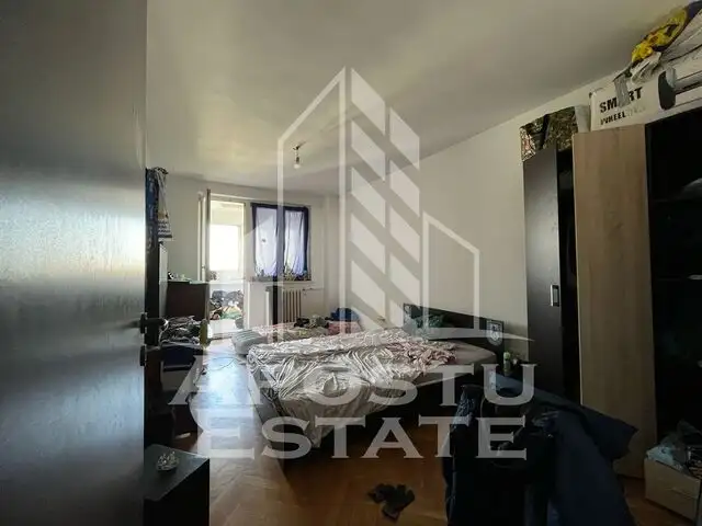 Apartament cu 3 camere, decomandat situat in zona Girocului