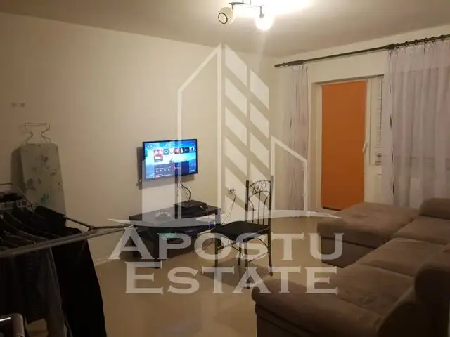 Apartament 3 camere, decomandat, centrala proprie, situat in Aradului