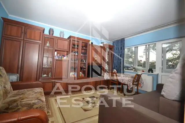 Apartament cu 3 camere, decomandat, etajul 2 ,in Calea Sagului