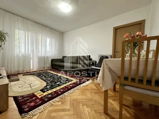 Apartament 3 camere, mobilat, etaj 2, zona Dambovita