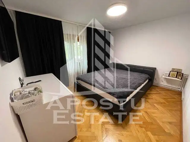 Apartament 4 camere, decomandat, centrala proprie, 2, bai, zona Steaua