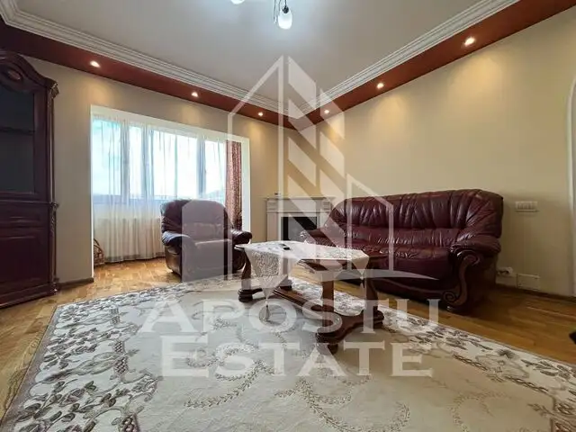 Apartament cu 3 camere,  etaj intermediar, zona Calea Aradului