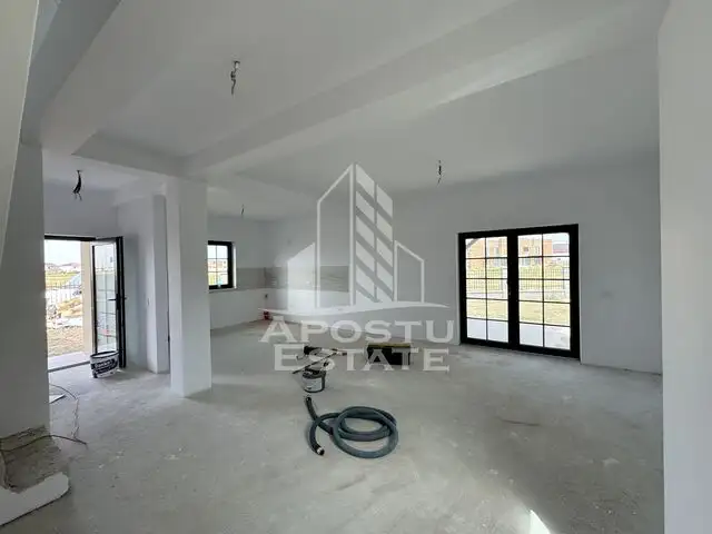 Duplex cu 3 camere despartit prin camera tehnica