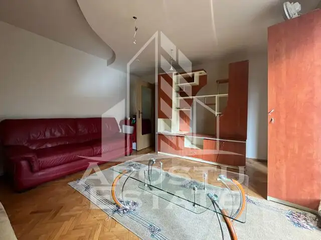 Apartament cu 2 camere,centrala proprie,etaj intermediar