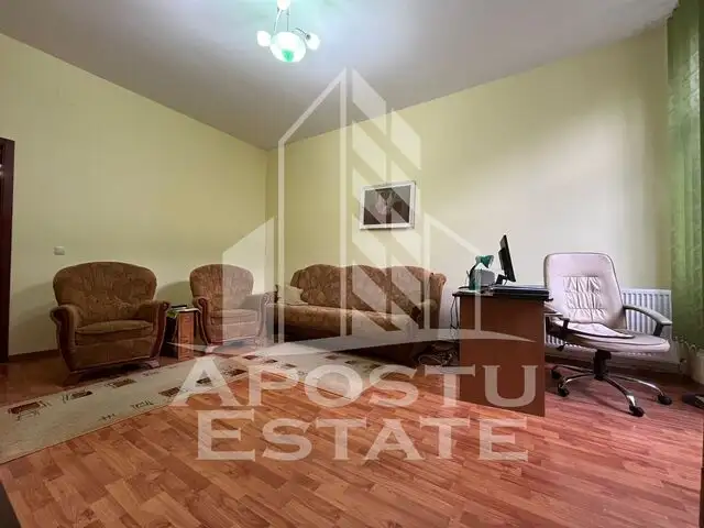 Apartament cu 3 camere, semidecomandat,situat in zona Centrala