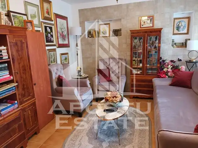 Apartament cu 3 camere si 2 bai, decomandat in zona Girocului