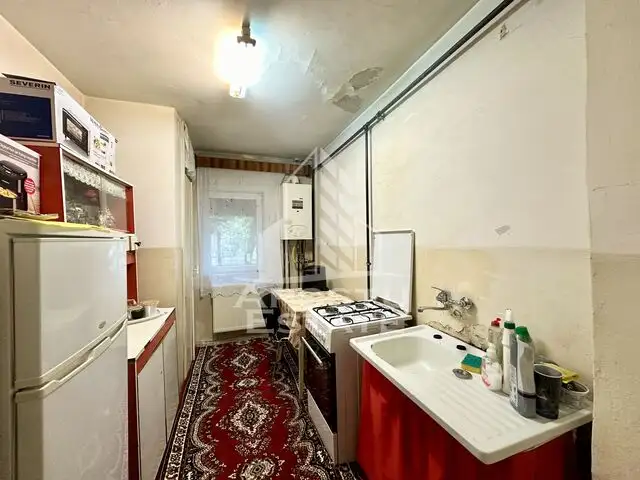 Apartament cu 3 camere, decomandat, centrala termica, Lipovei