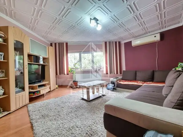 Apartament cu 3 camere, 2 bai, etaj intermediar, zona Bucovinei