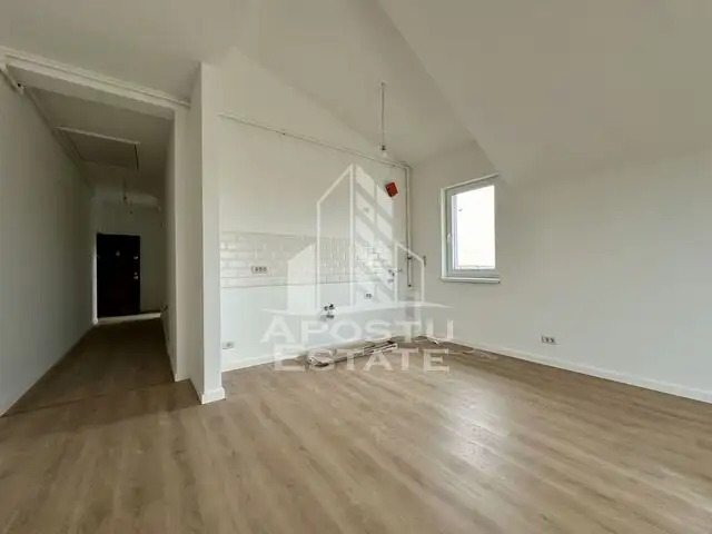 Apartament cu 2 camere. Terasa proprie si pod generos