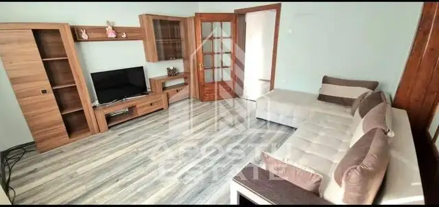 Apartament decomandat cu 3 camere,Calea Lipovei