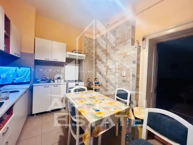 Apartament 3 camere, imobil reabilitat in Piata Unirii