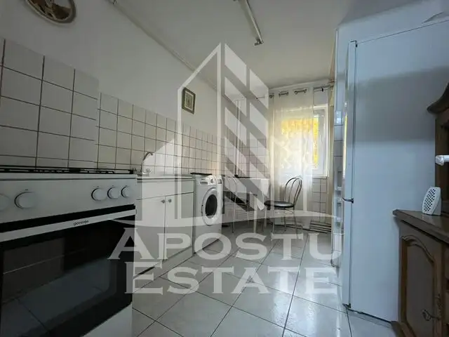 Apartament cu 2 camere, semidecomandat, centrala proprie