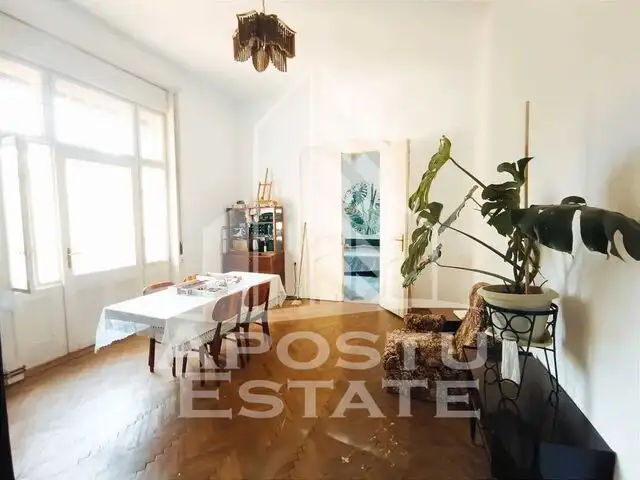 Apartament spatios si luminos etaj intermediar in Piata Victoriei