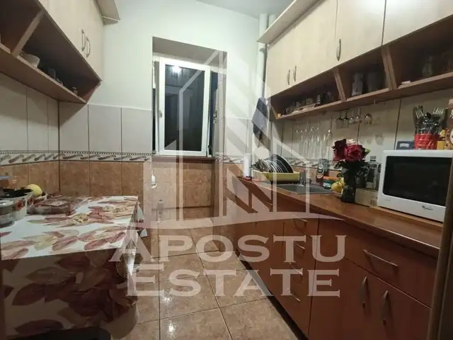 Apartament 3 camere, decomandat, centrala proprie, zona C. Sagului